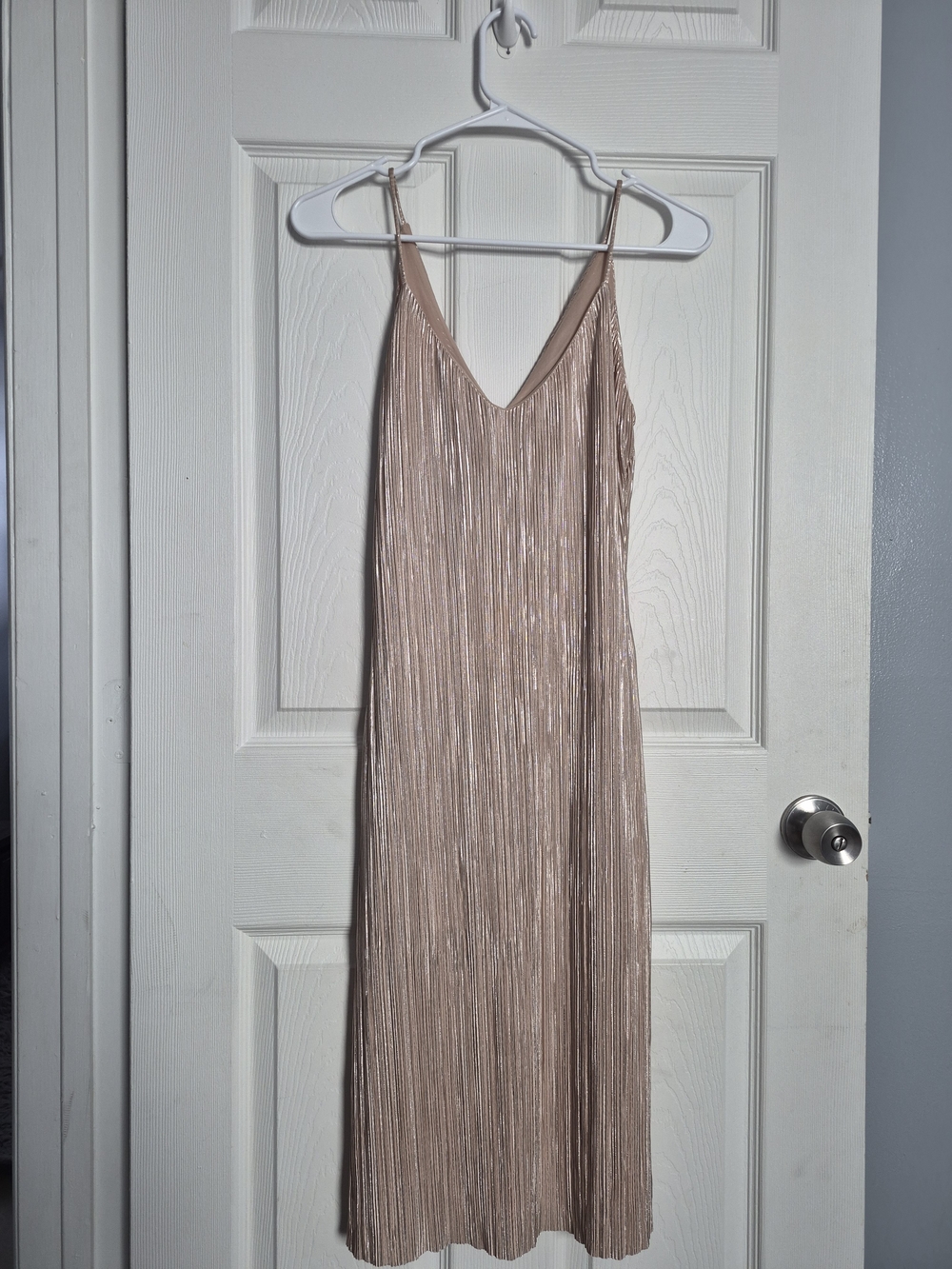 Sleeveless V-Neck Pleated Slip Dress in Blush